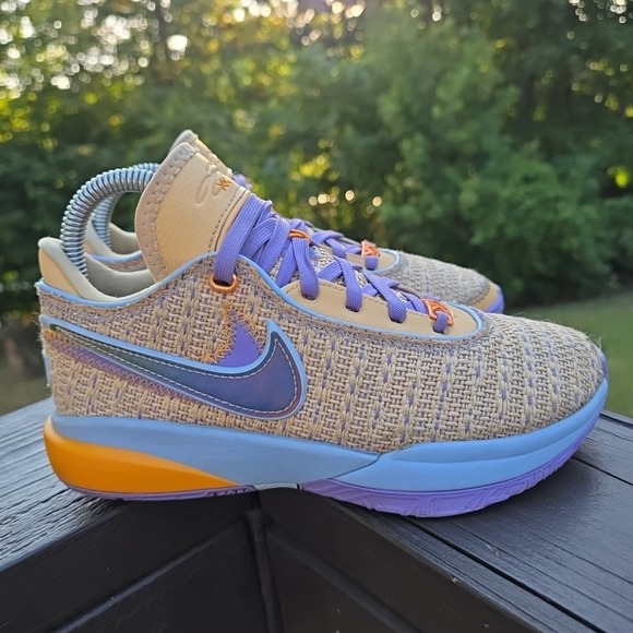 Nike Lebron XX Men's 4 Y DQ8651-200 2022‎ Lebron's Pink Diamond Collection